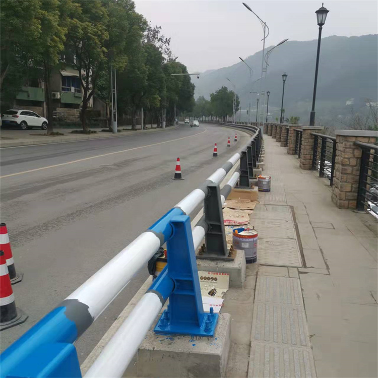 十堰防撞护栏